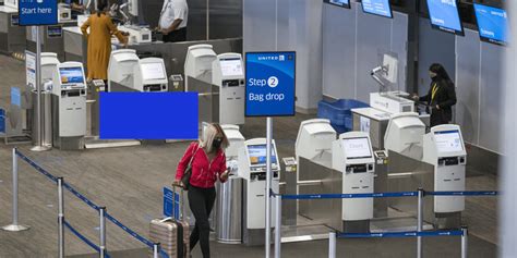 united airlines check-in policy